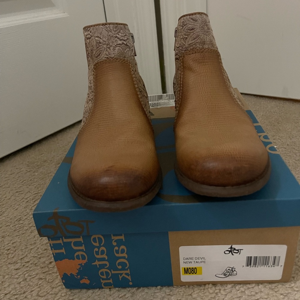OTBT Ankle Boots 8M
